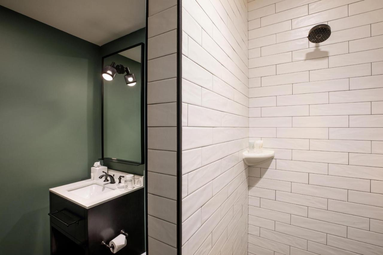 Cyrus Hotel, Topeka, A Tribute Portfolio Hotel エクステリア 写真