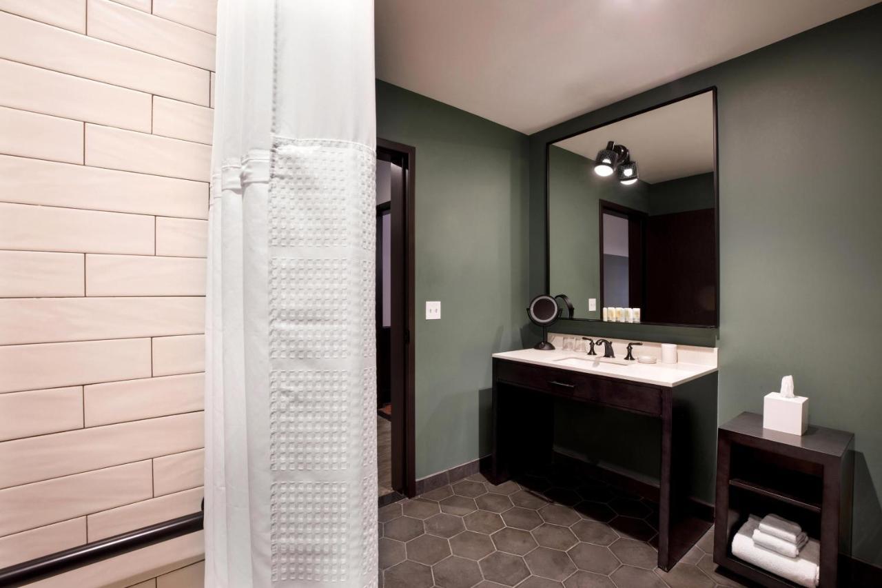 Cyrus Hotel, Topeka, A Tribute Portfolio Hotel エクステリア 写真