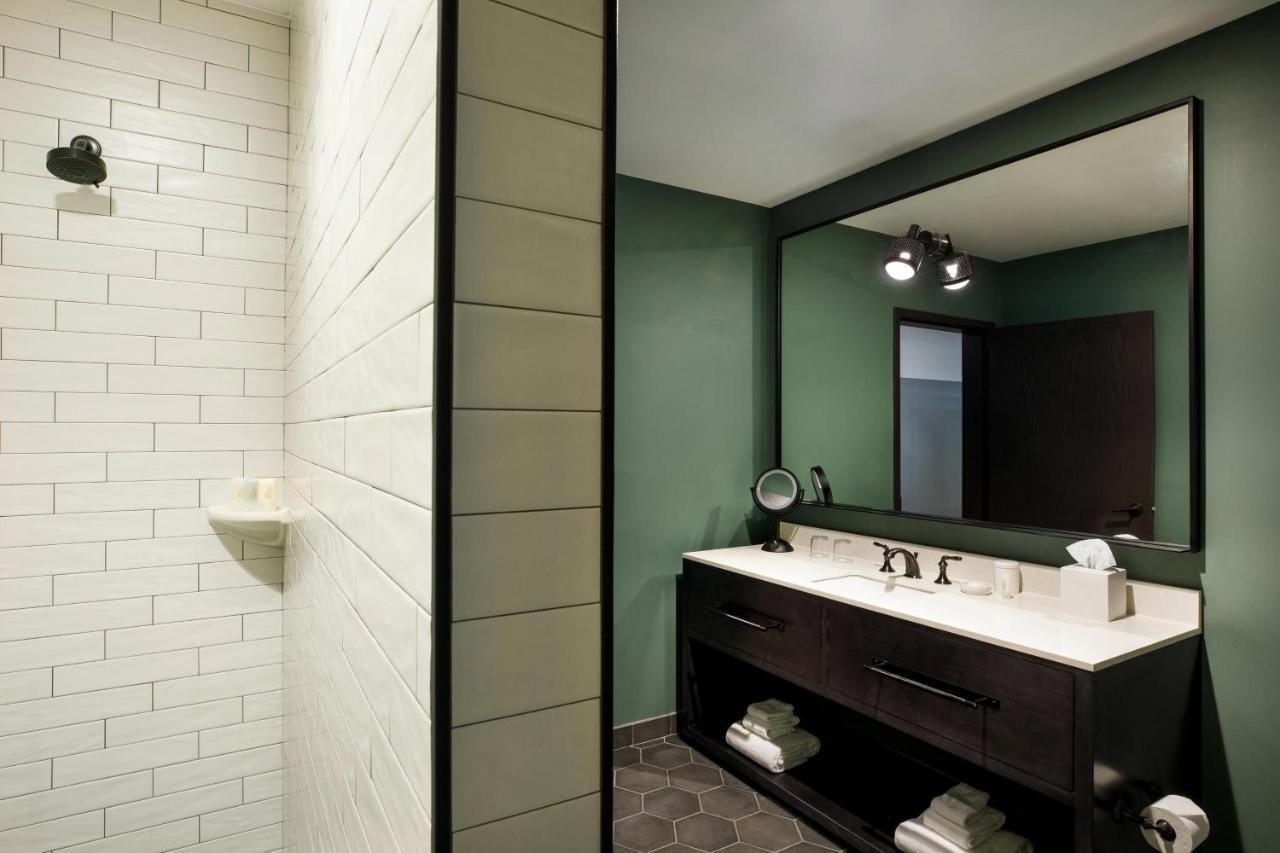 Cyrus Hotel, Topeka, A Tribute Portfolio Hotel エクステリア 写真
