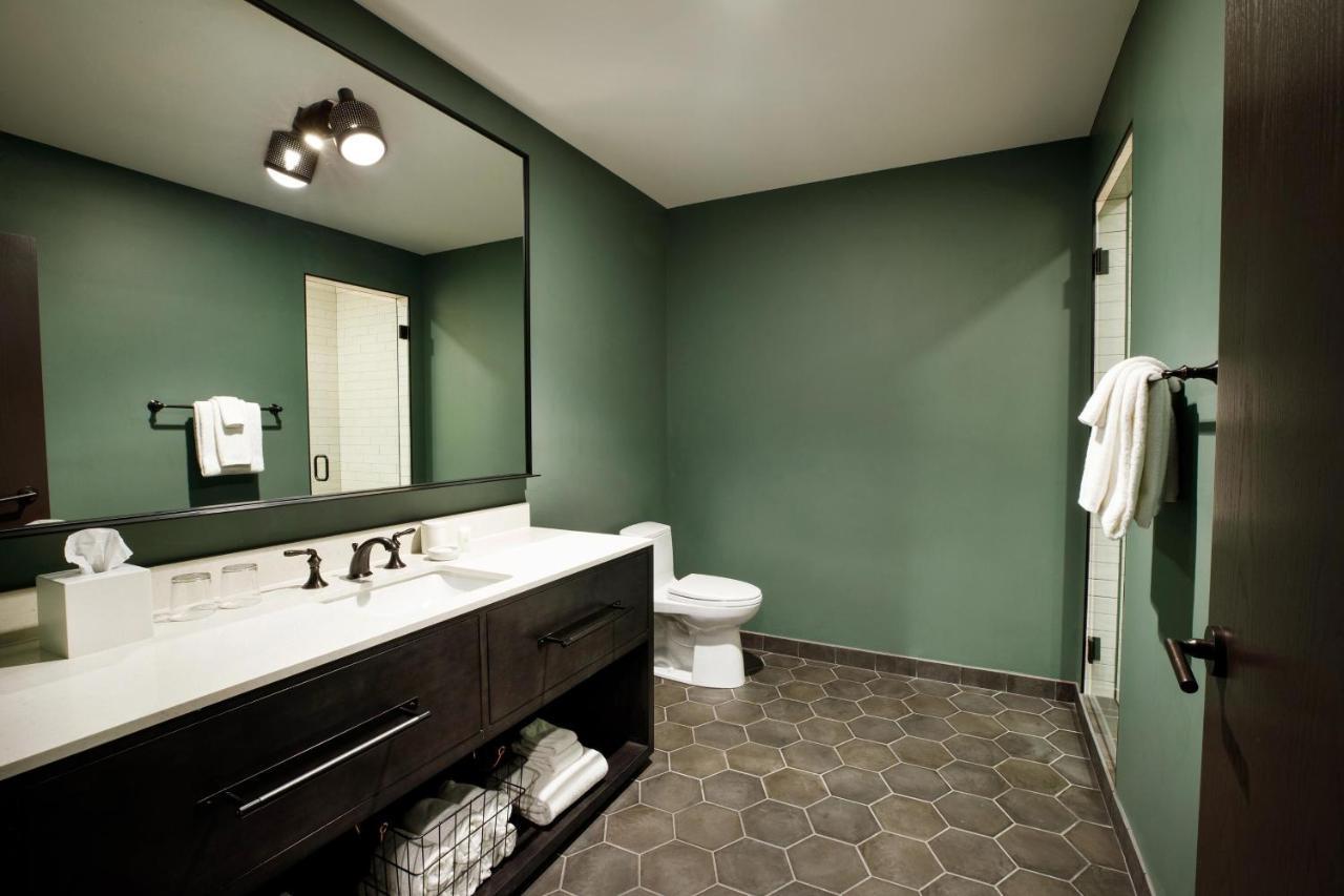 Cyrus Hotel, Topeka, A Tribute Portfolio Hotel エクステリア 写真