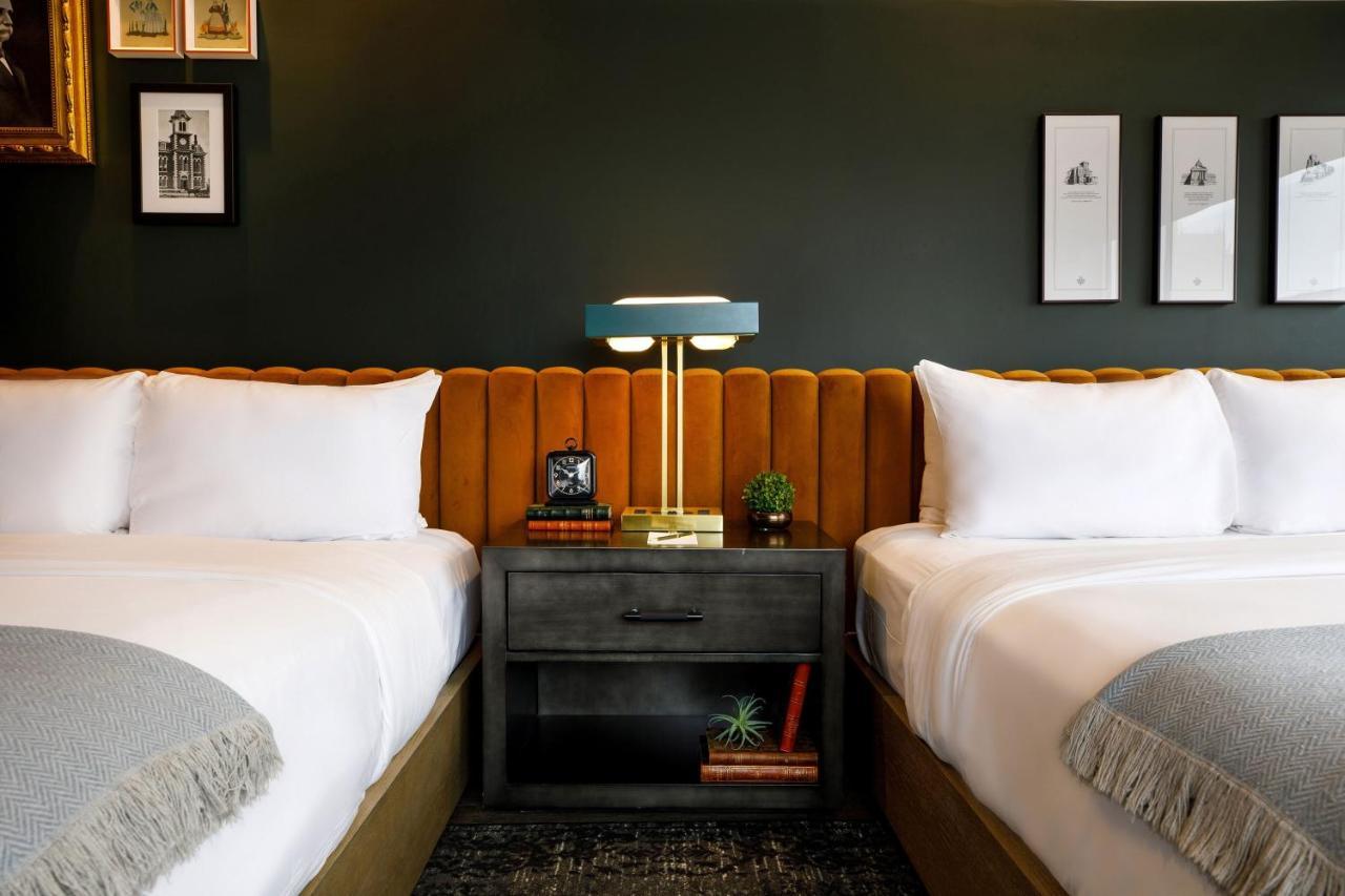 Cyrus Hotel, Topeka, A Tribute Portfolio Hotel エクステリア 写真