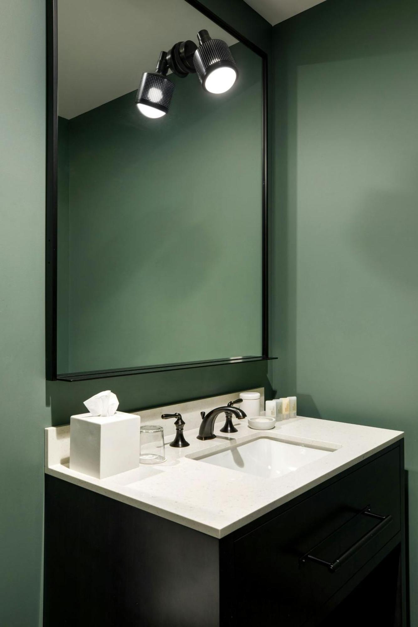 Cyrus Hotel, Topeka, A Tribute Portfolio Hotel エクステリア 写真