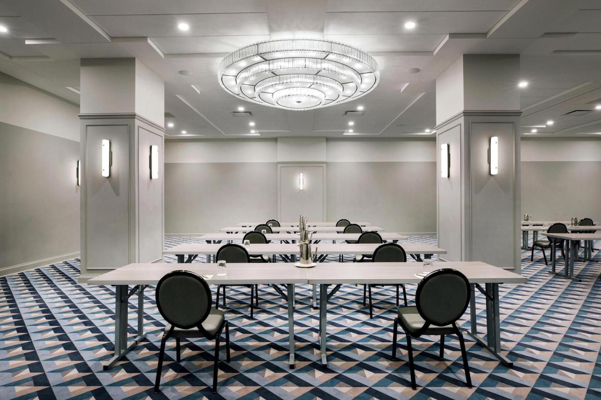 Cyrus Hotel, Topeka, A Tribute Portfolio Hotel エクステリア 写真